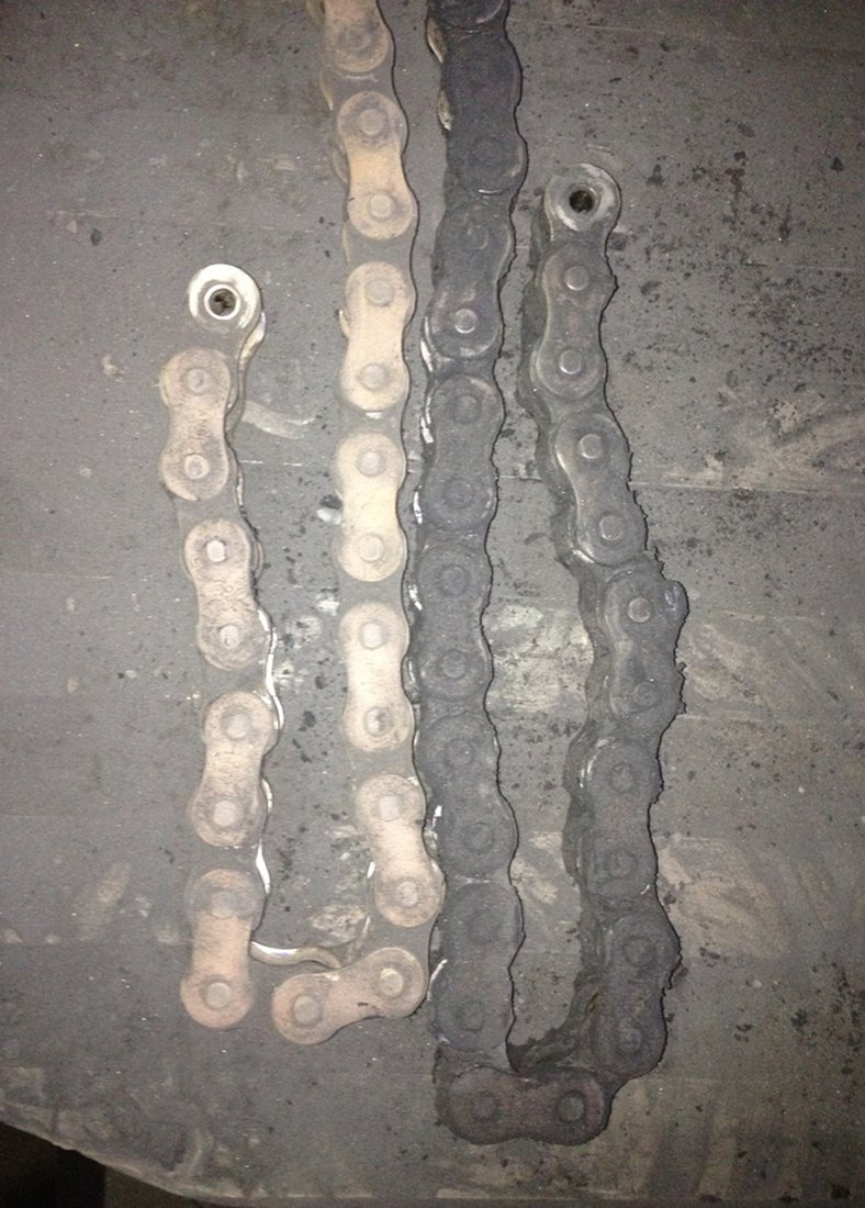 Prueba comparativa de cadenas: la lubricada con Chain Lube CL-10 permanece más limpia